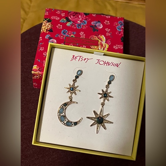 Betsey Johnson celestial mismatch earrings - Picture 1 of 3